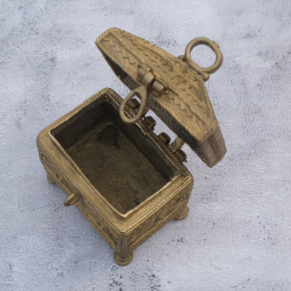 Nuagaon Dhokra Riwaz Jewellery Box — Handcrafted Lost-Wax Brass Showpiece