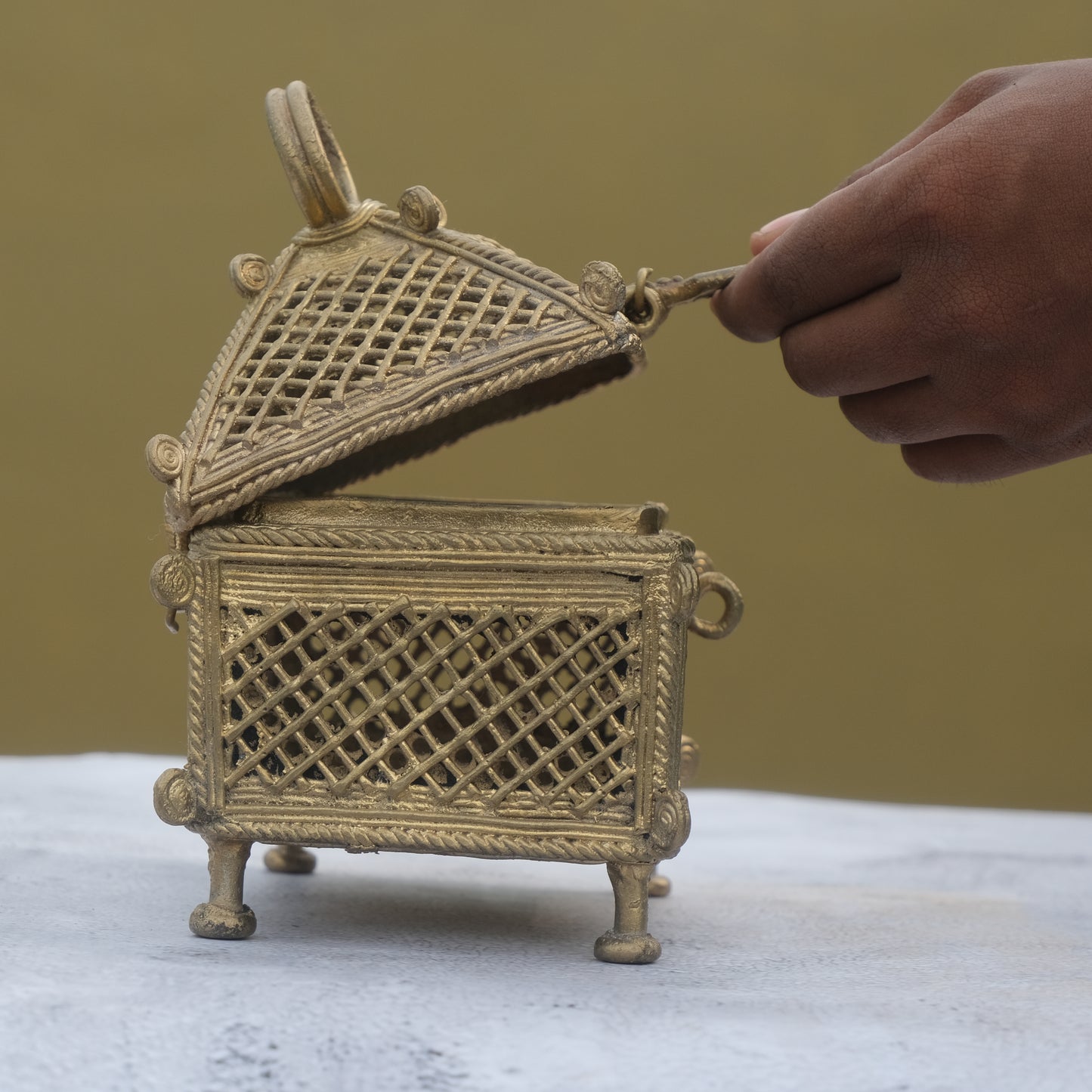 Nuagaon Dhokra Tizori Jewelry box — Handcrafted Lost-Wax Brass Showpiece