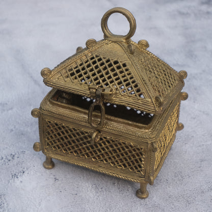 Nuagaon Dhokra Tizori Jewelry box — Handcrafted Lost-Wax Brass Showpiece