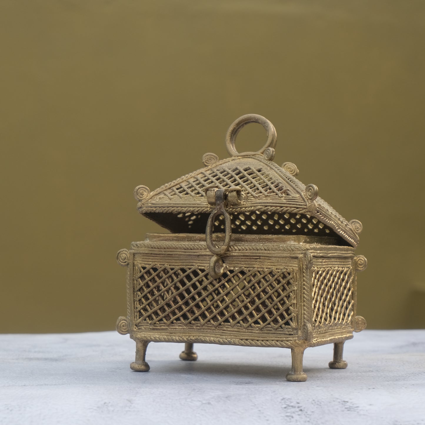 Nuagaon Dhokra Tizori Jewelry box — Handcrafted Lost-Wax Brass Showpiece