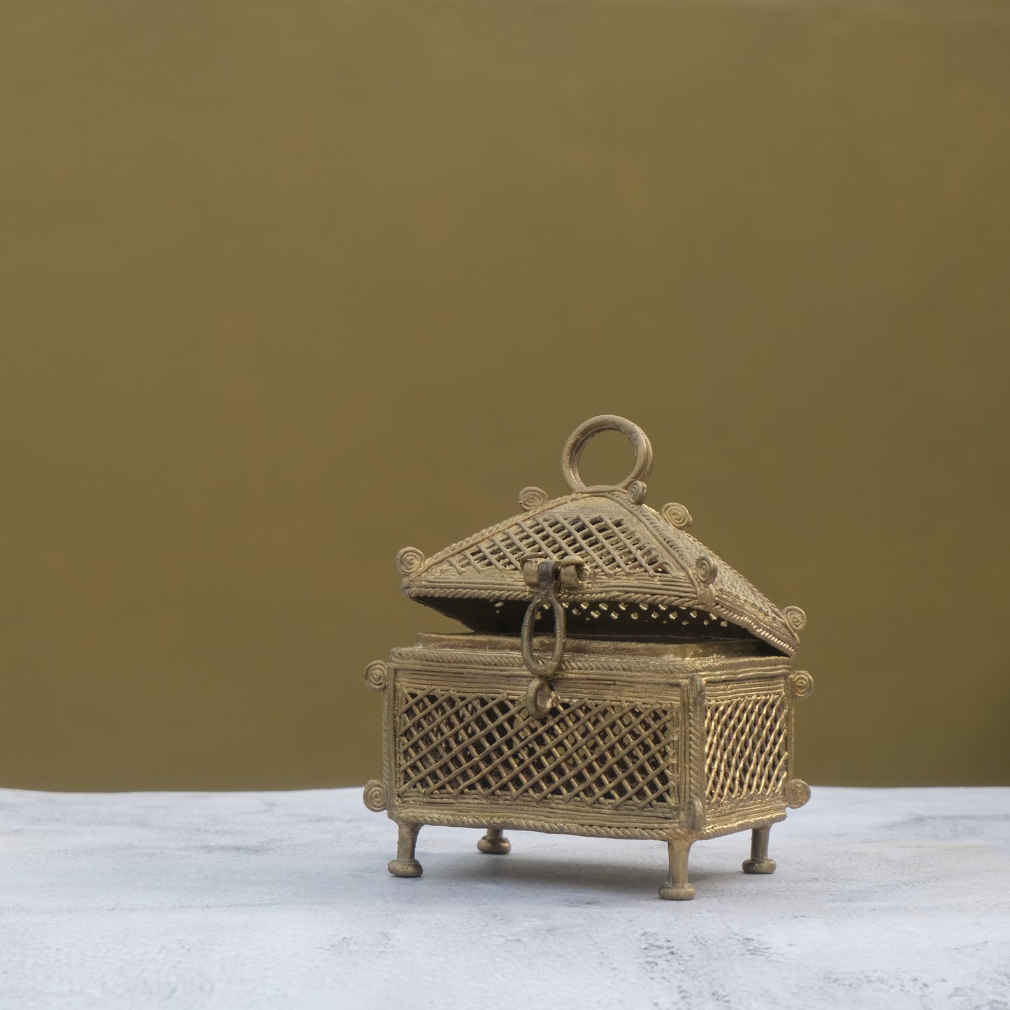 Nuagaon Dhokra Tizori Jewelry box — Handcrafted Lost-Wax Brass Showpiece