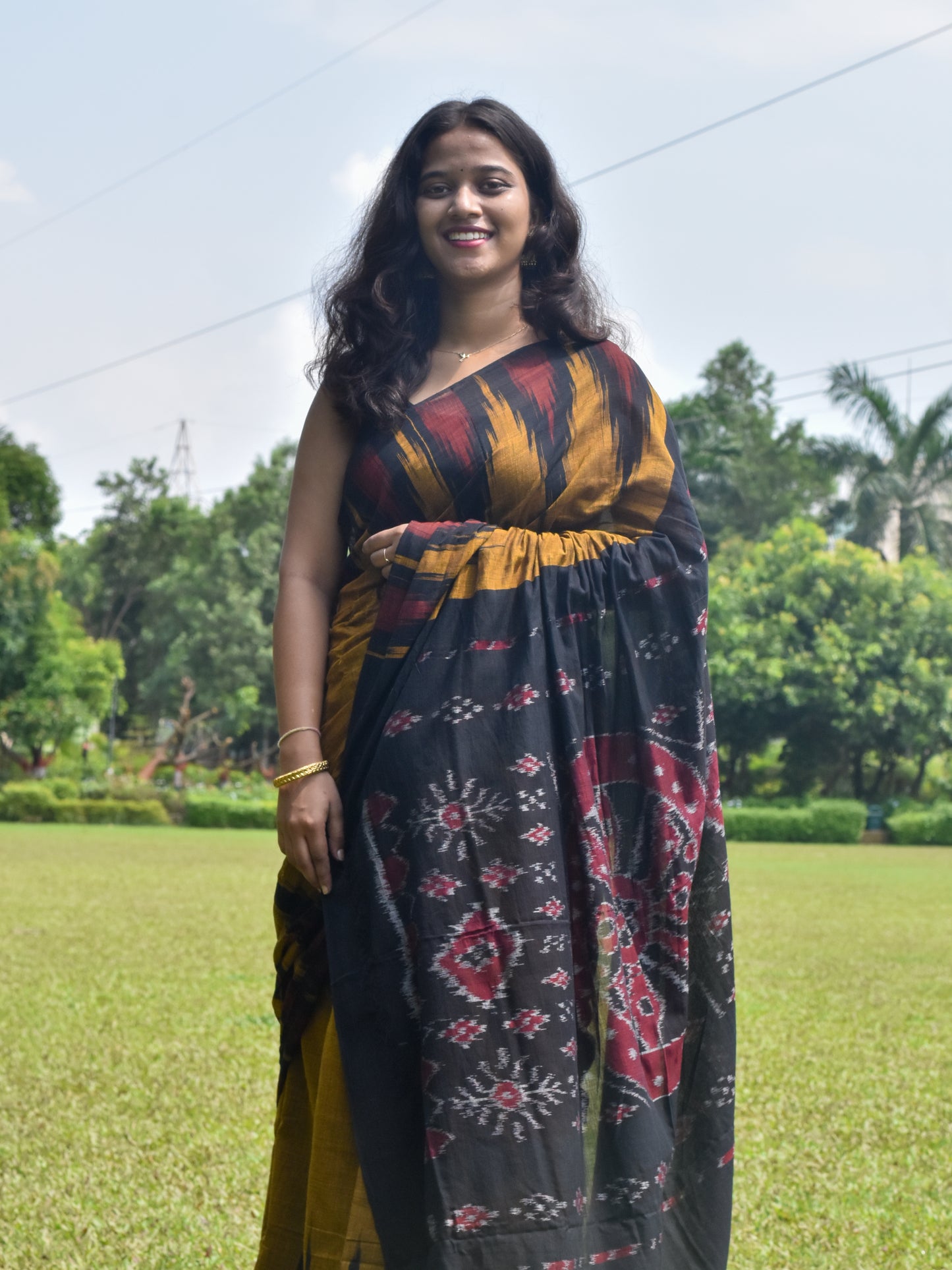 Maniabandha Bhramar Cotton Saree