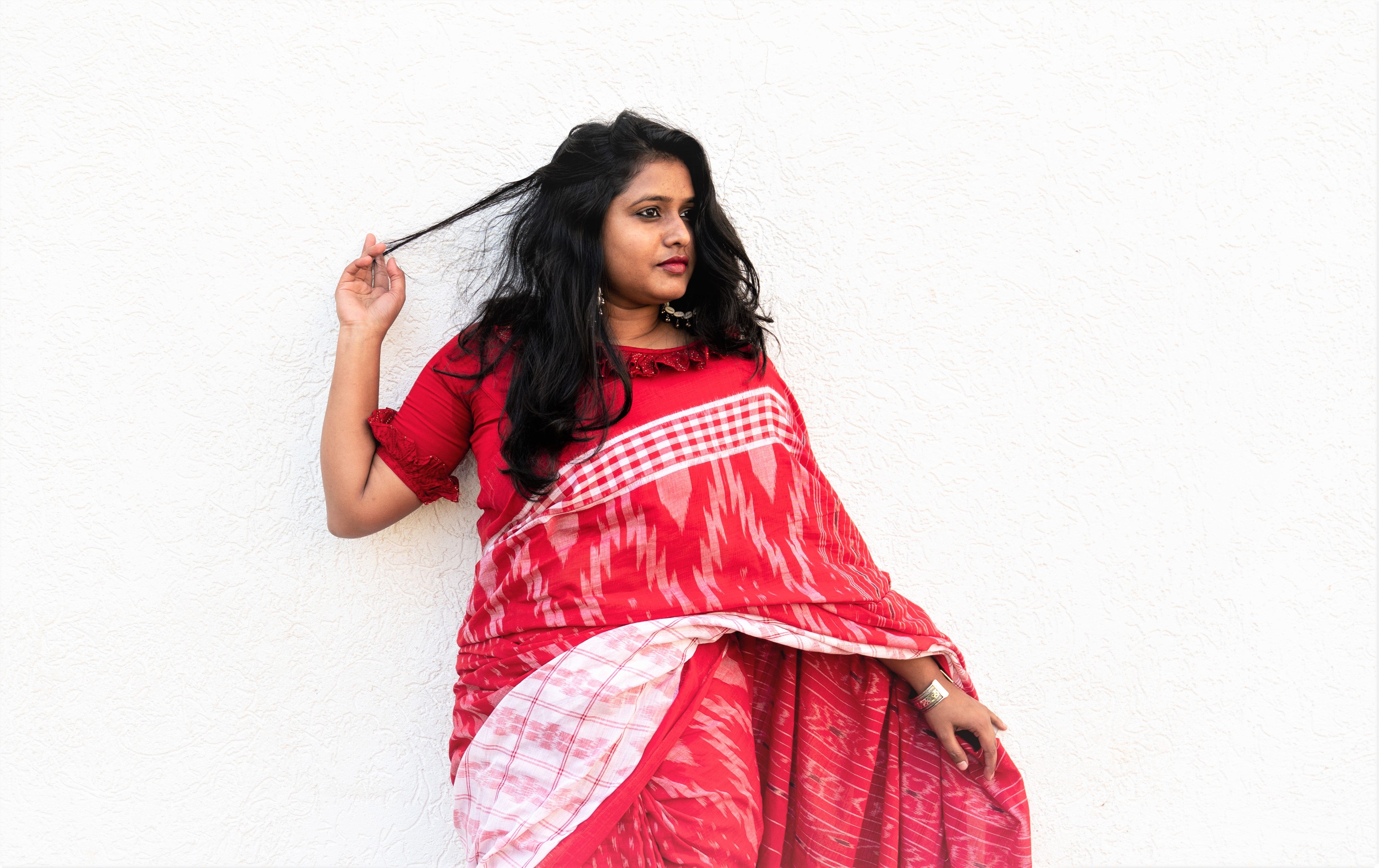 White Red Handspun Handwoven Soft Cotton Jamdani Saree – LEEWAZ INDIA